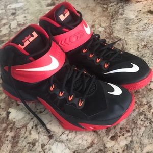 Lebron basketball shoes